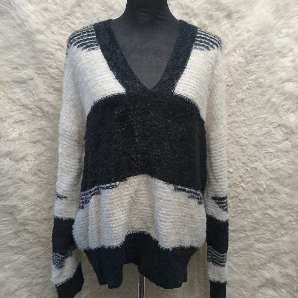 Knox Rose Women's Black and White Stripped Oversized Sweater Size L